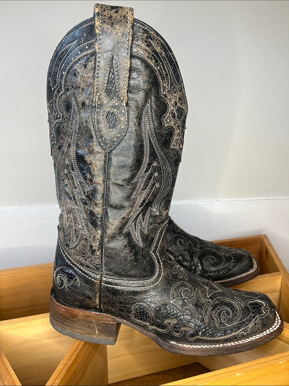 Corral Vintage Python Inlay Western Boots Square Toe Style A2402 Women 8